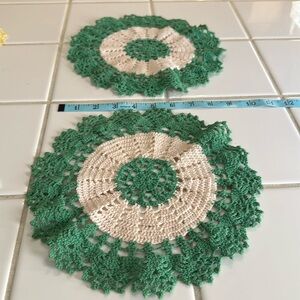 Hand made crochet set doilies green / ivory 10”